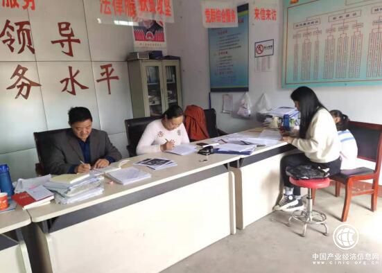 邱运海：扶贫路上好书记 挥洒爱心在春秋