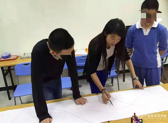 美润国际家庭教育专家爱心王岩老师倡导让孩子像猫咪一样好奇