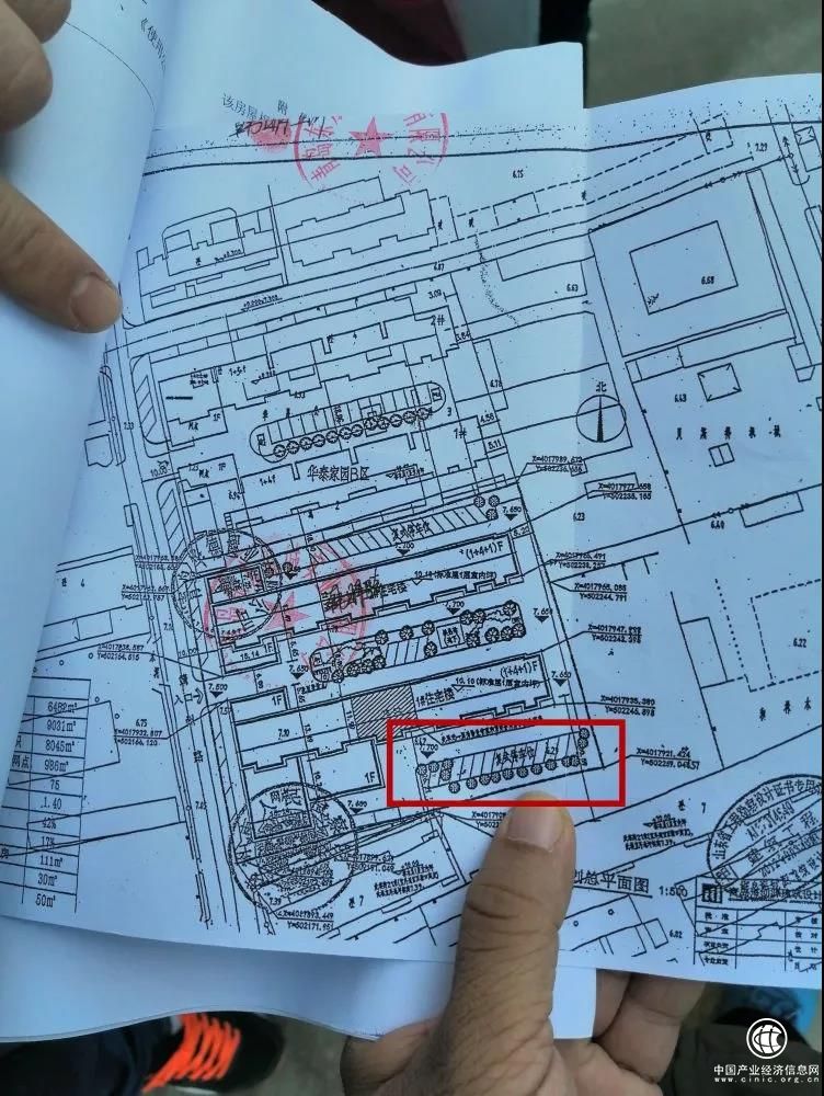 只因一处违建，青岛这个小区百余户业主5年多办不了不动产证！