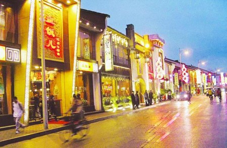 云南昆明：“南强集市”将点亮夜间经济