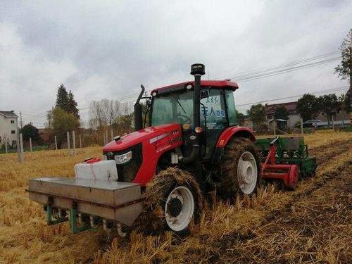 中国科研人员成功研发无人驾驶联合耕播作业机