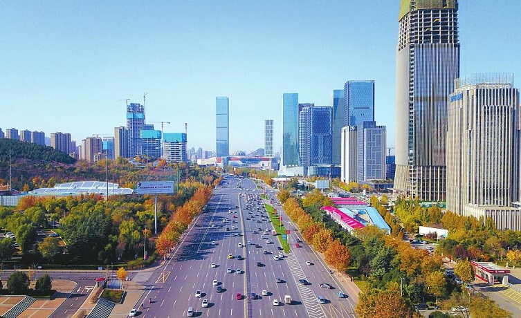 济南：寒潮来袭气温降 天蓝如洗颜值升