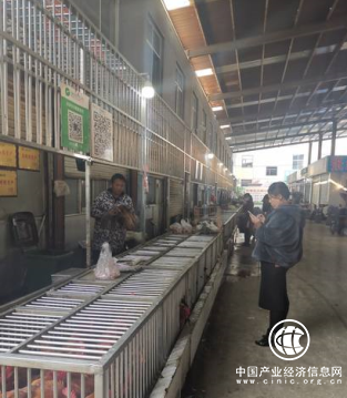 肉鸡价格大起大落鸡苗决定 养鸡回归“微利时代”