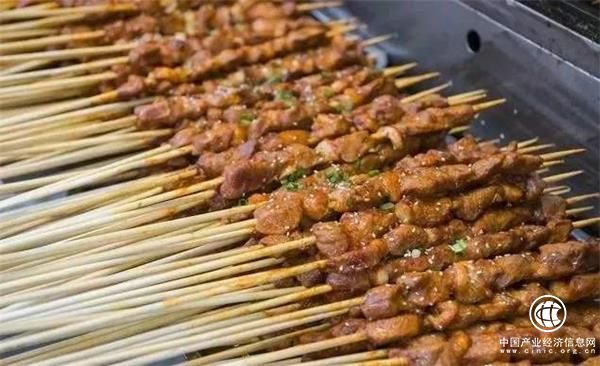 每日千人执法 去年青岛取缔露天烧烤4.4万处次