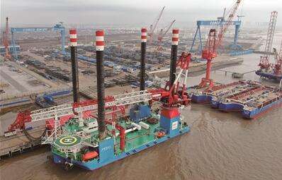 国内首艘1300吨自升自航式风电安装船交付使用
