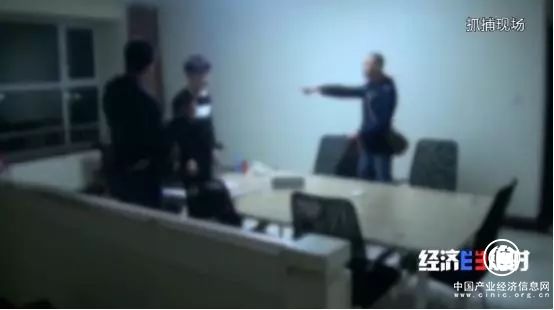 借1万年利息60万！青岛大学生遭殴打扣押！