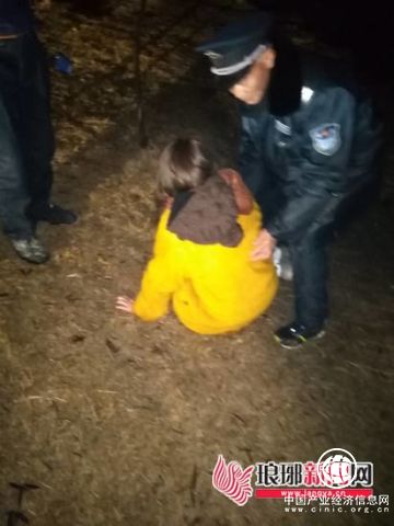 暖心！女子轻生跳河 临沂68岁老人冒雨勇救落水者