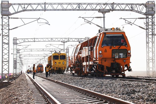 敦煌铁路全线开通运营 西北首条环形铁路网打通