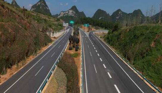 我国交通通信实现跨越式发展