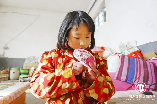 亲生父母生下她就再也没管过