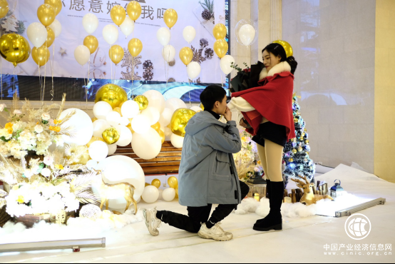 ​ 圣诞DR钻戒真爱体验机抽到真钻现场求婚？这是什么神仙爱情！