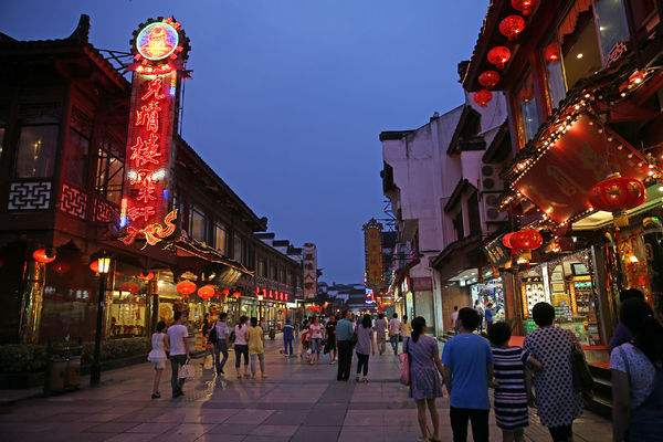 南京夫子庙老牌景区打赢突围战 客流营收均实现两位数增长