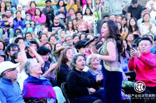 深圳艺术团在智利演绎跨界音舞晚会