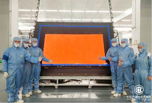 全球首款100英寸8K GOA显示面板成功点亮