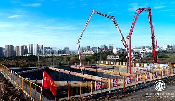 全国RPC球铰最大吨位转体桥下承台浇筑成功