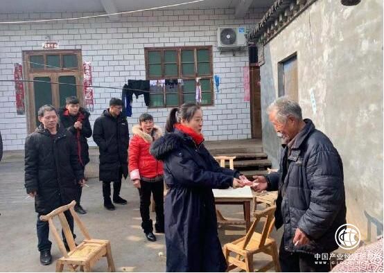 河南省南召县小店乡党委政府春节前走访慰问困难老党员
