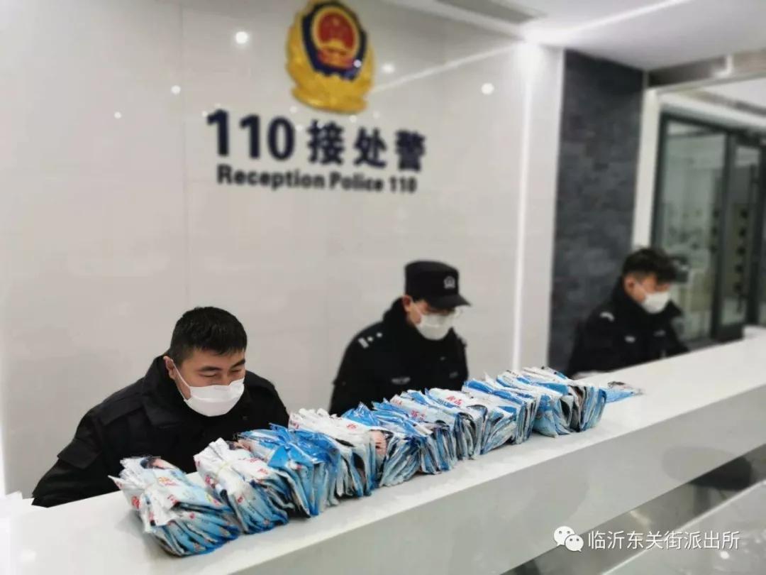 热心市民送100个口罩给110值班台 临沂全城寻找“活雷锋”