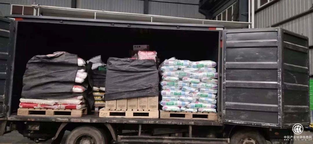 感动！90后小伙新年里驱车29小时，将6吨生活物资送抵抗疫一线