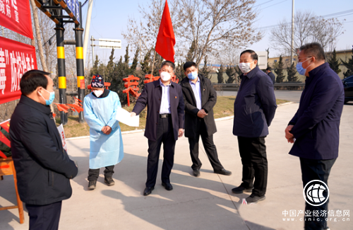 蒙阴：王皓玉到疫情防控一线检查调研慰问工作人员