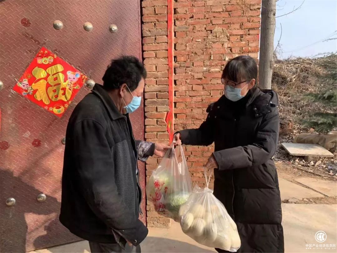 内蒙古：小小便民卡 服务群众“零距离”