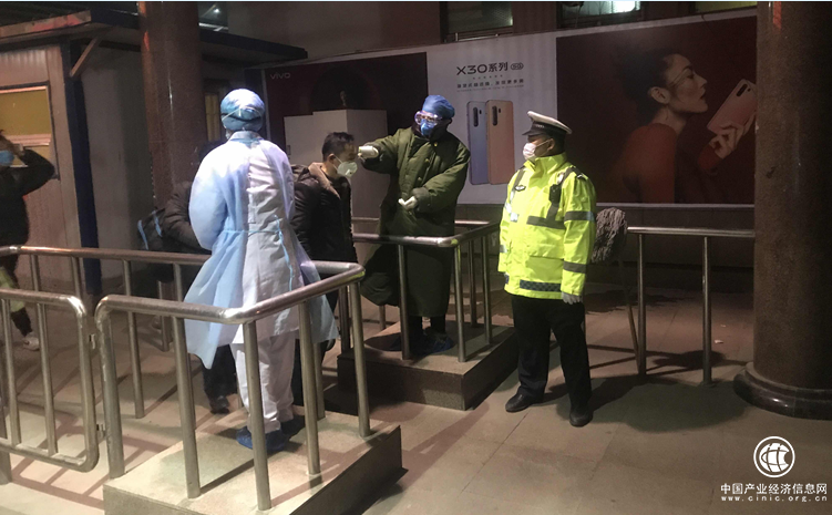 战疫故事丨老城交警24小时昼夜不息，坚守临沂的“大门”