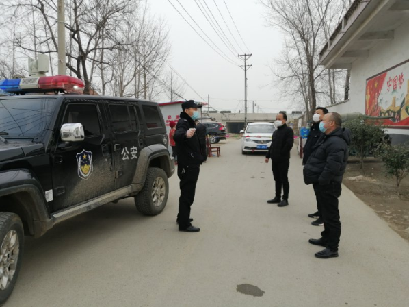 战疫故事|中午经过家门口，带孩子出来，我瞅一眼