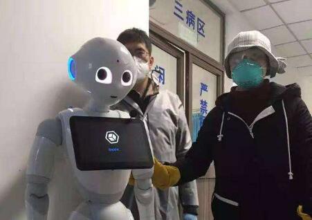 中国移动5G智能医护机器人支援武汉抗疫前线