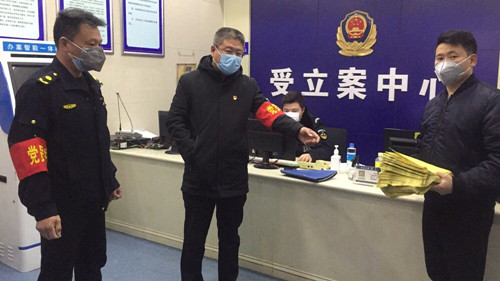 战“疫”一线：元宵节坚守，以“一家不圆”换“万家团圆”