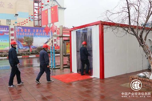 罗庄区华盛江泉：自主设计智能杀菌通道 筑牢疫情阻断防护墙