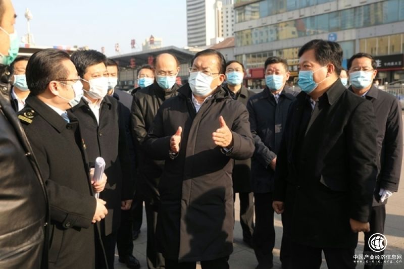 王忠林督导返程高峰疫情防控工作时指出：严防严控不留死角不漏一人 切实为广大人民群众筑牢安全防线