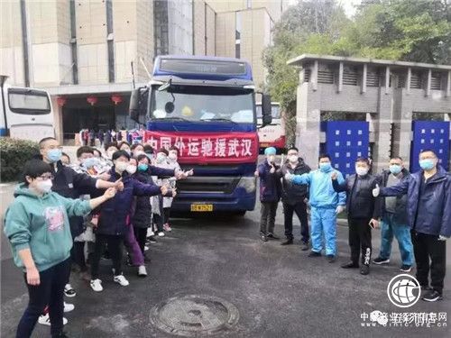 青岛平度旧店镇600箱“爱心苹果”顺利抵达武汉