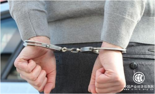 战疫曝光台丨真下本！百部手机开直播卖假口罩 被临沂警方端了