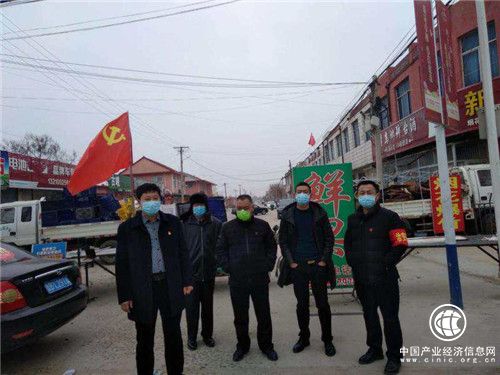 平度市仁兆镇党旗插在网格 编织防控疫情安全网 