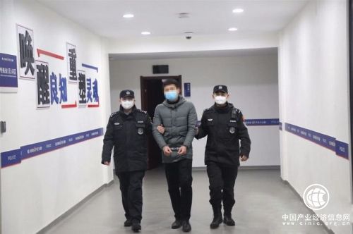 战疫曝光台丨太嚣张！疫情期间，临沂一醉酒男殴打防疫人员被警方依法处理