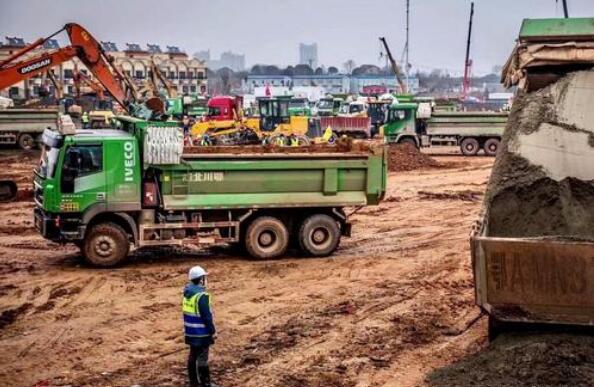 上汽红岩驰援火神山、雷神山建设