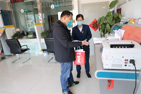 城阳战“疫”：杨言昌——每天3万步的防控之路