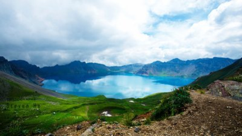 长白山景区恢复开放 游客需佩戴口罩等防护用具