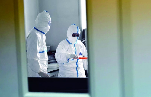 实验室里，每个检测员都有场“高危实战”