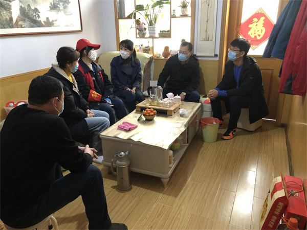 即墨区走访慰问抗疫一线战士家庭