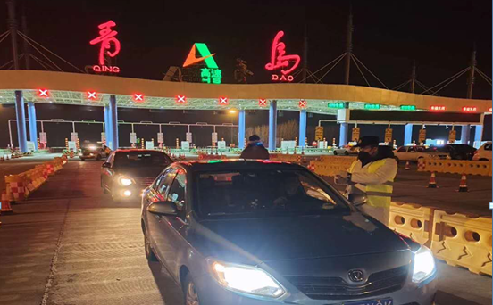 青岛“北大门”党旗飘扬 志愿先锋队“砥砺抗疫”