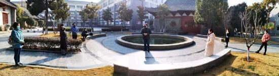 河南南阳：“空翻课”牵手众学子 “美猴王”喜登实验云