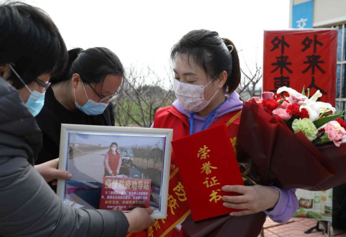 沂南县大庄镇：妇女节颁发“最美工作照”