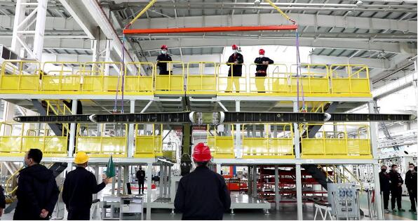航空工业研制的“新舟”700静力试验机垂平尾交付