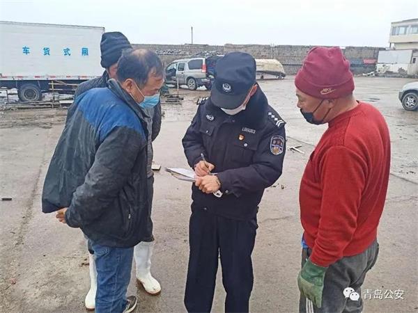 助渔船启航，青岛公安边防“护港”在行动