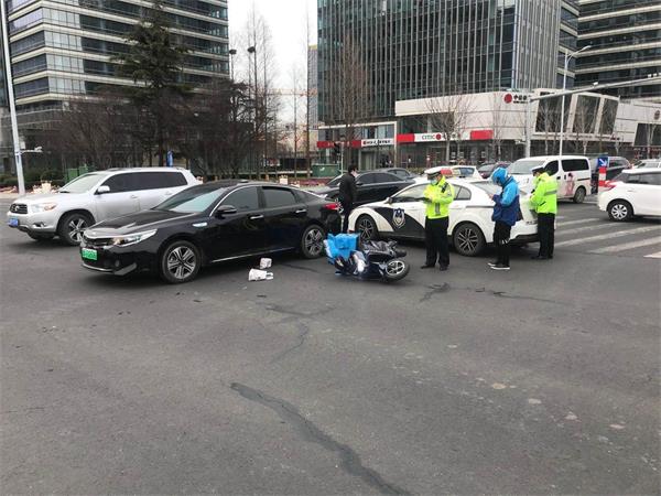 青岛交警通报五起摩托车、电动车、货车交通事故