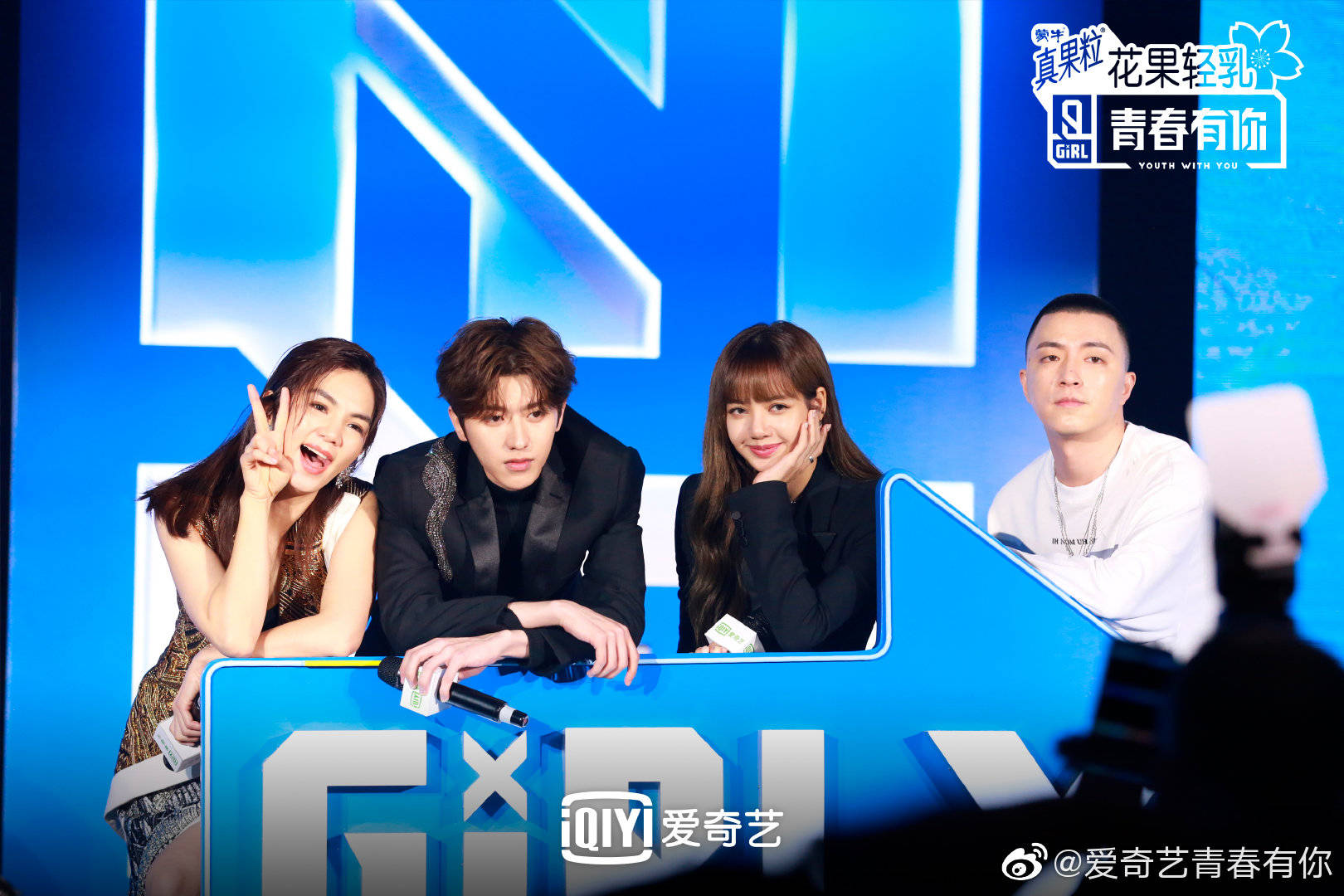 选秀综艺舞台上，她们正被粉丝经济格式化？