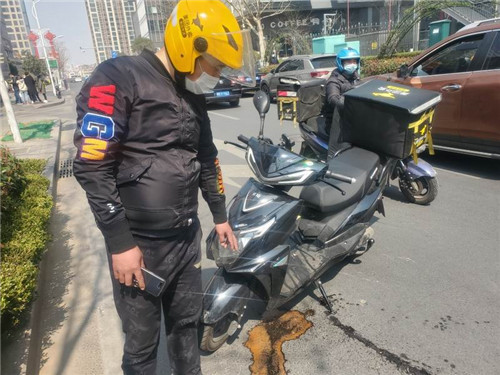 逆行送餐、撞上路边车辆 青岛交警通报四起交通事故