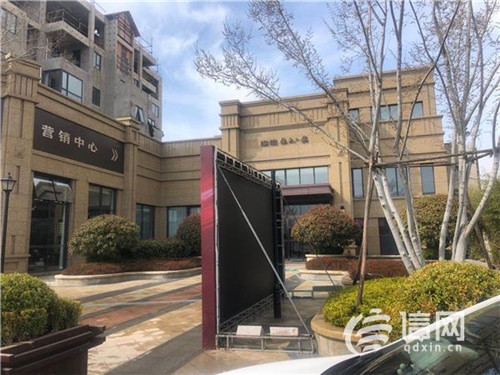 大理石板从天而降 海信依云小镇业主：不是第一次了