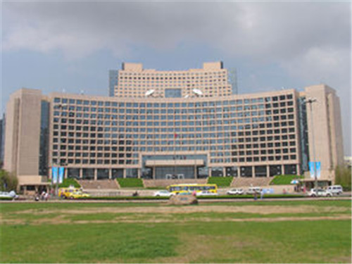 青岛市政府任免一批工作人员