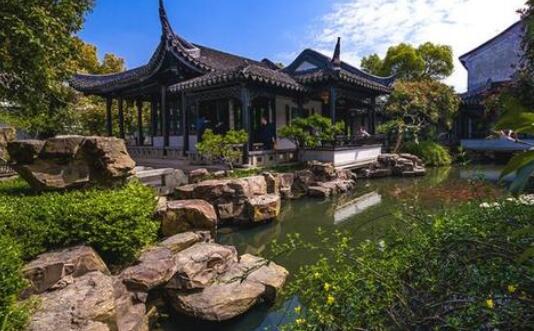 “斑斓秋色+新潮玩法”点燃赏秋游新热力 文旅新消费活力十足